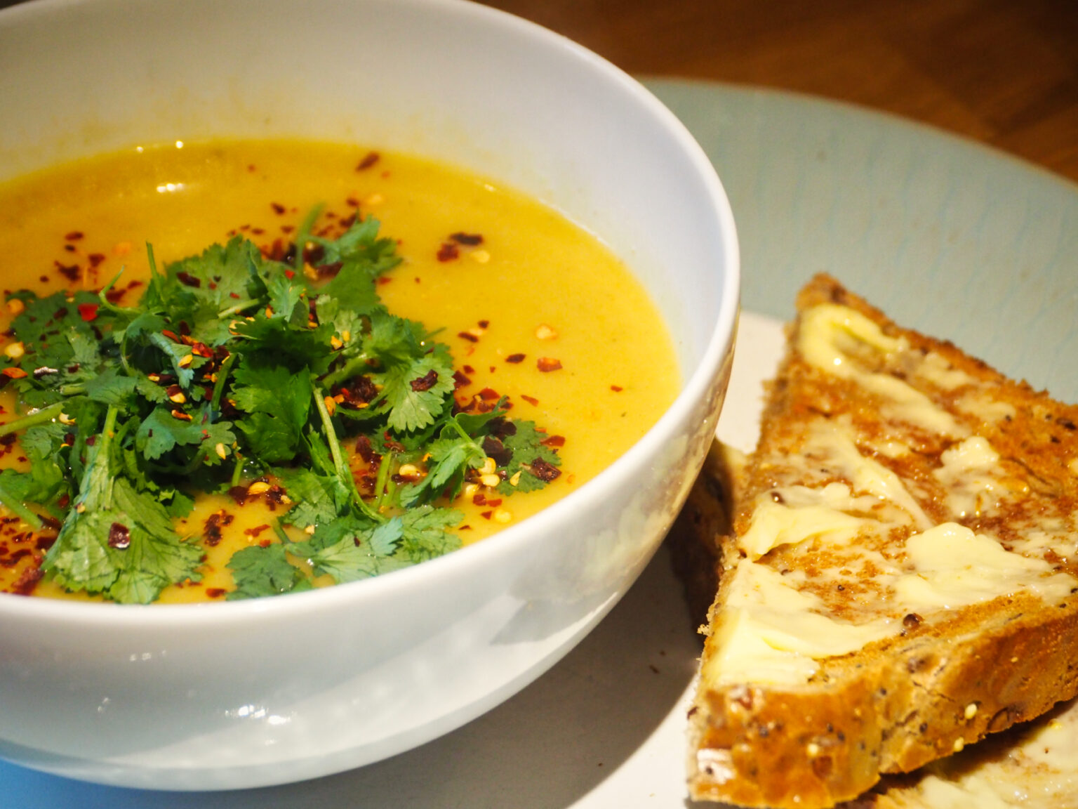 Winter warmer - Spicy Parsnip Soup - so-fit.co.uk